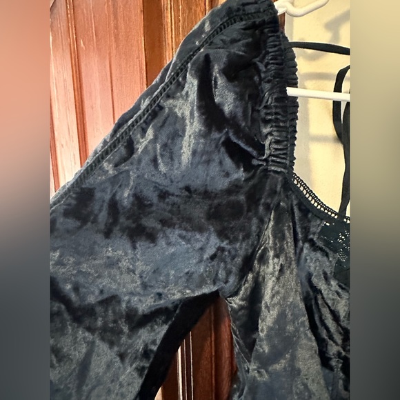 Free People NWOT Bali Heirloom crushed velvet long sleeve crop top - Picture 12 of 14